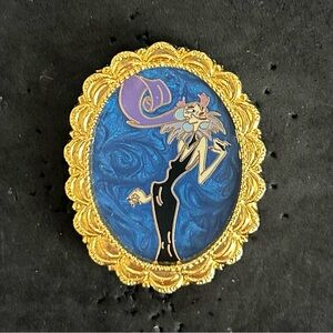 Disney Yzma Villains Portrait Pin LE The Emperors New Groove